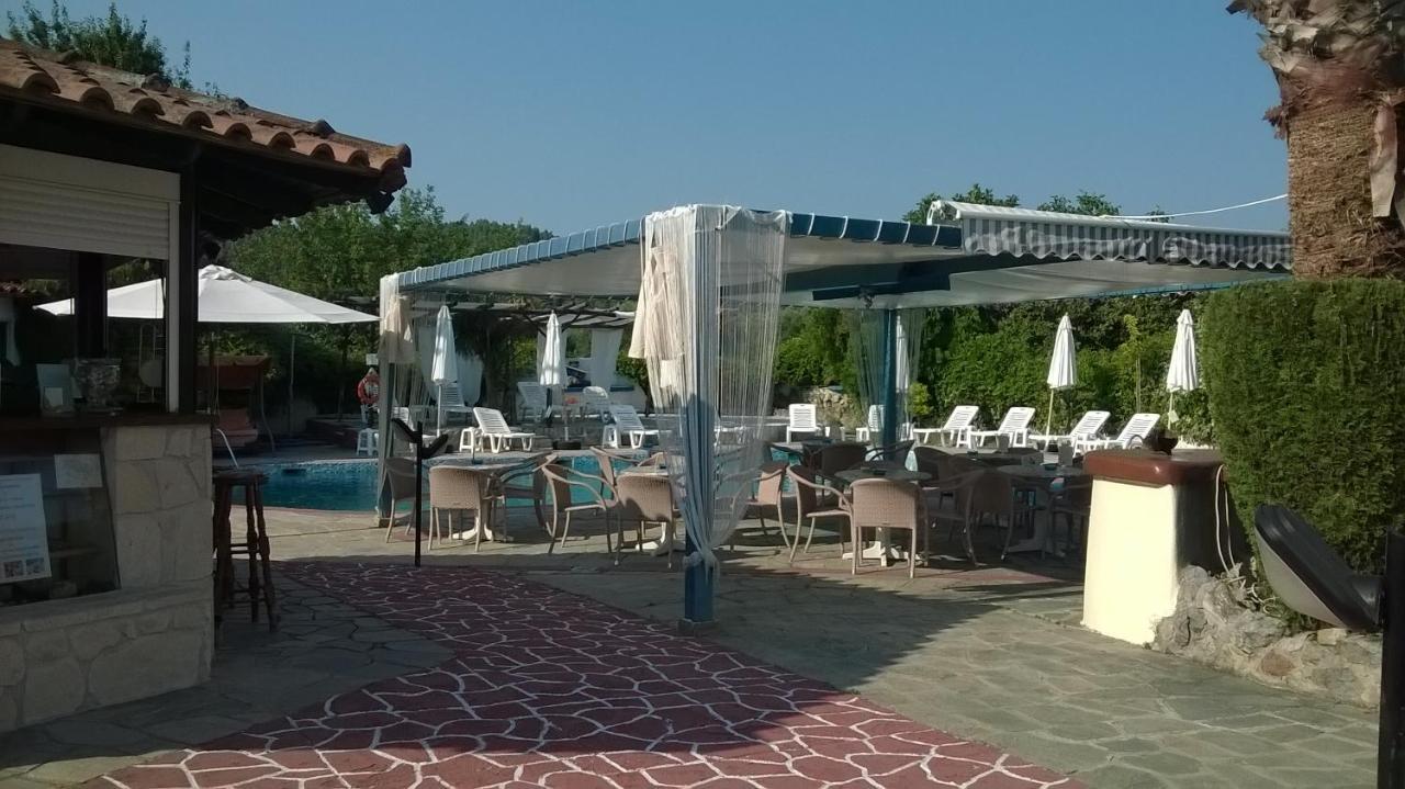 Aquarius Hotel Fourka Exterior photo